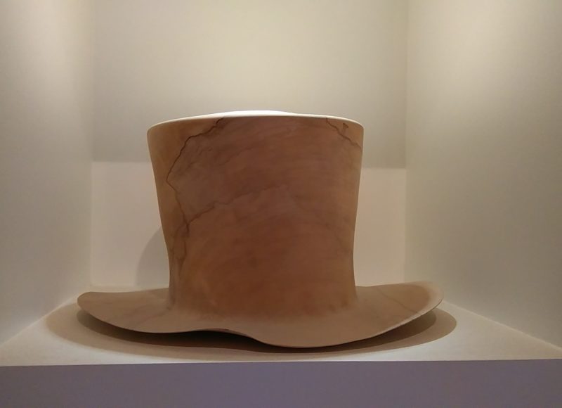 chapeau en bois