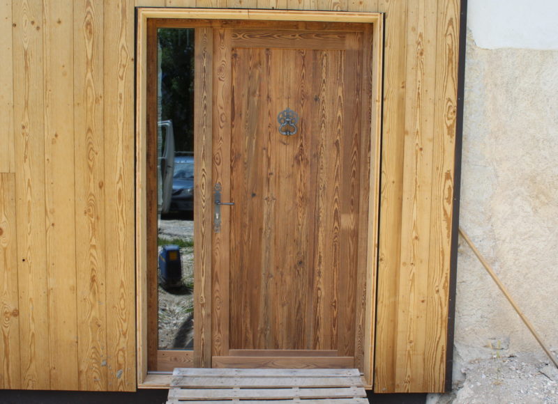 porte d'entrée en bois